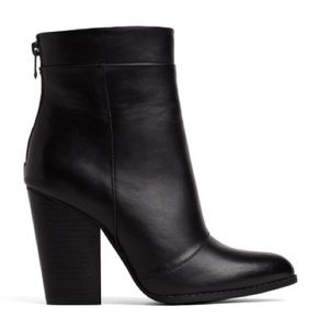 Women's A+ Eagan black booties