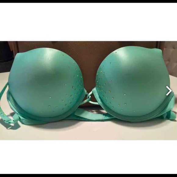 36B Victoria secret bombshell