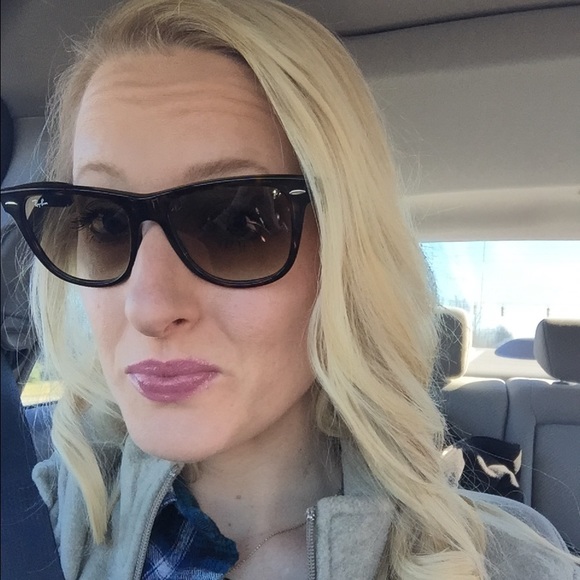Meet your Posher, Kim - Picture 1 of 1