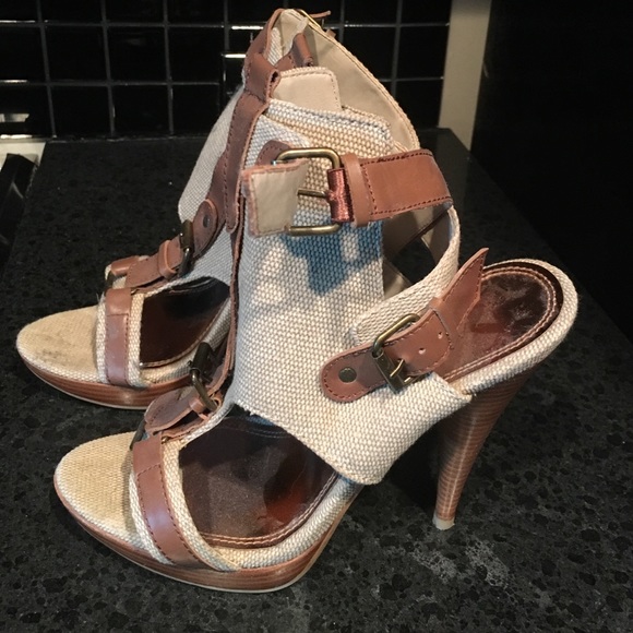 Sandals - Picture 2 of 3