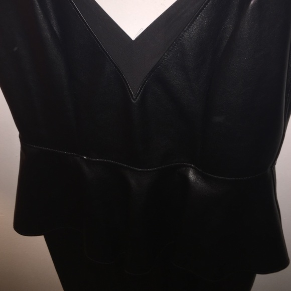 Black, short fitting dress - Picture 2 of 2