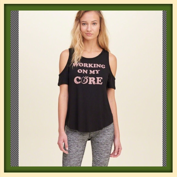 Hollister Cold Shoulder Graphic Tee😍👚💖💖💖