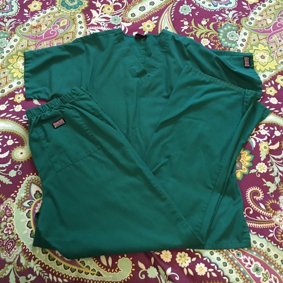 Scrub set