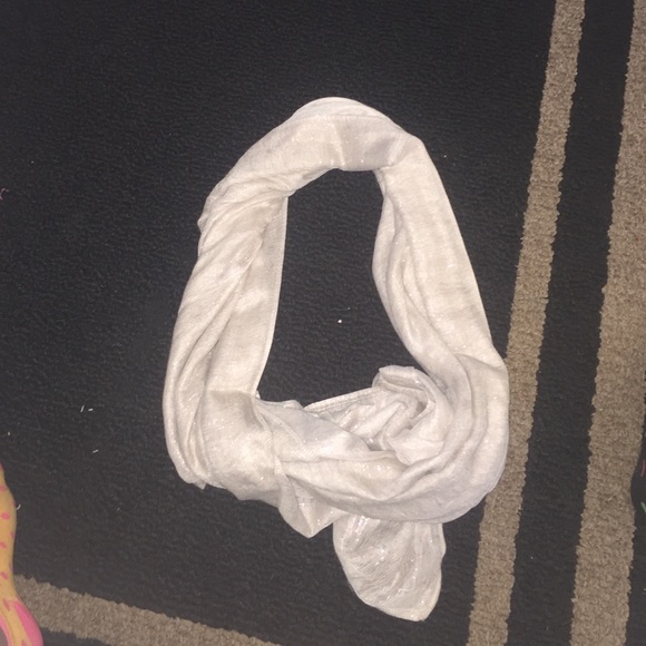 Cream colored scarf with sparkles!! 💖