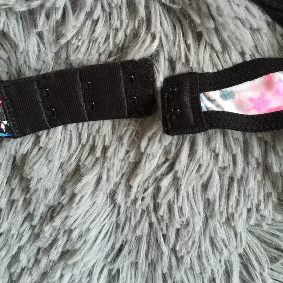 SOLD VS Bra - Picture 4 of 4