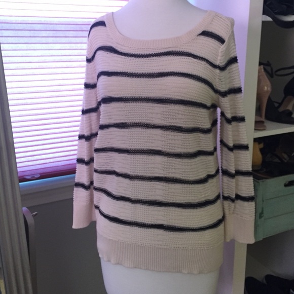 Lightweight LOFT 3/4 Sleeve Sweater