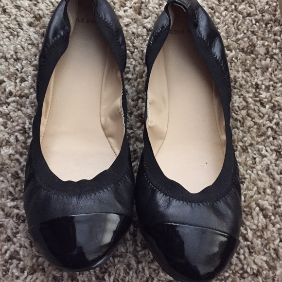 Cole Haan leather black flats cap toe 7