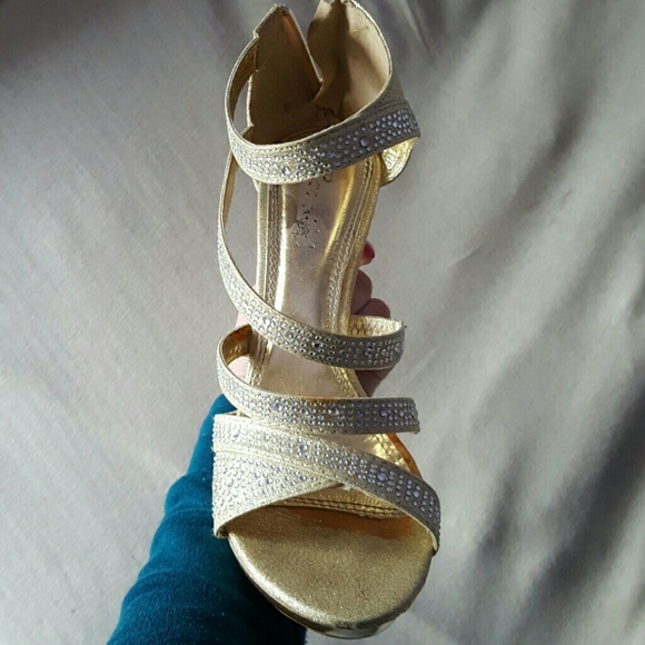 Gold heels - Picture 2 of 2