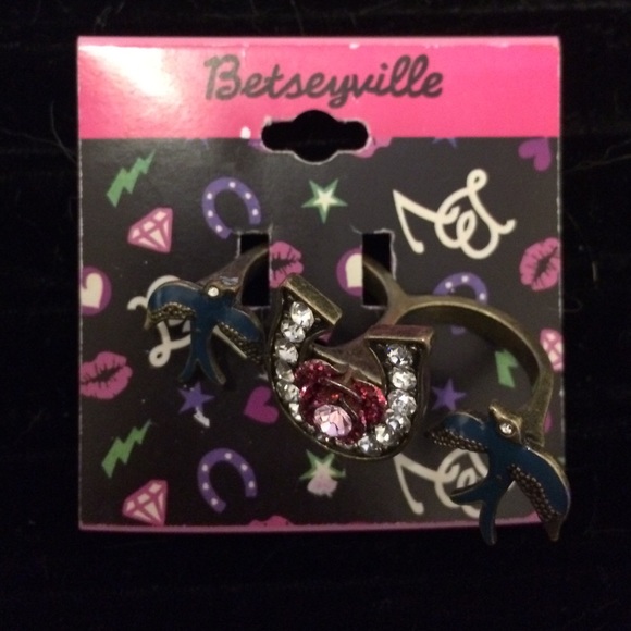 Double Knuckle Sparrow Ring