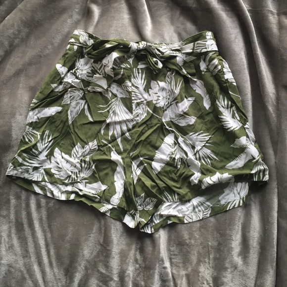 NWOT Floral High Waist Shorts - Picture 1 of 2