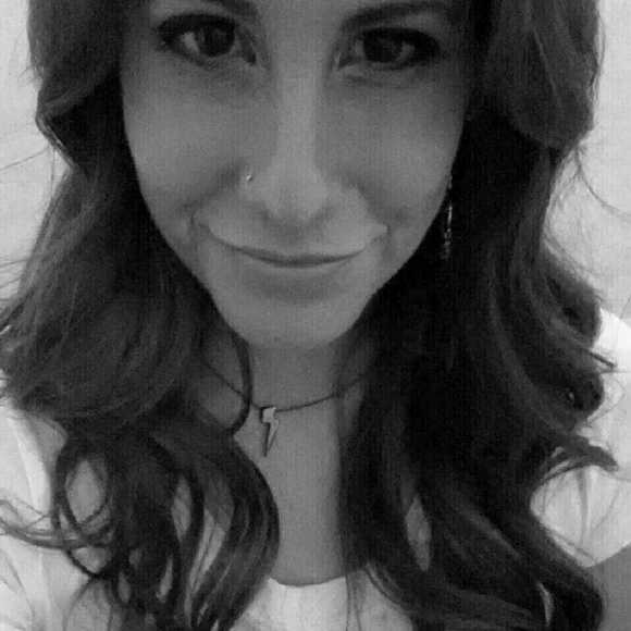 Meet your Posher, Tiffany - Picture 2 of 2