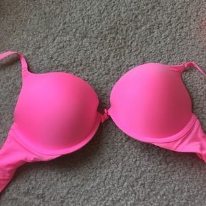 VS tshirt bra