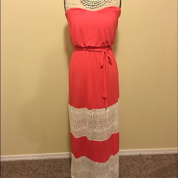 Strapless maxi-dress with crochet lace detail - Picture 1 of 2
