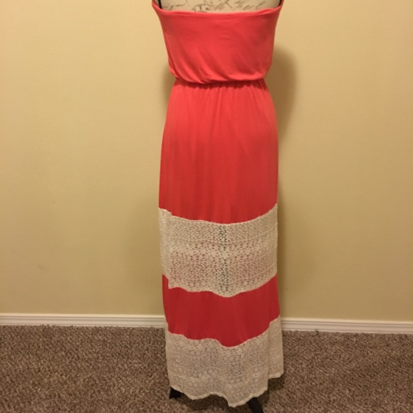 Strapless maxi-dress with crochet lace detail - Picture 2 of 2