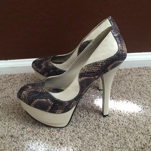 🐍 Snake print platform heels 👠