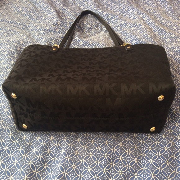 ❌ SOLD ON MERCARI ❌ Authentic Michael Kors Purse - Picture 3 of 4