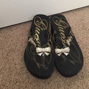 Super cute guess sandals