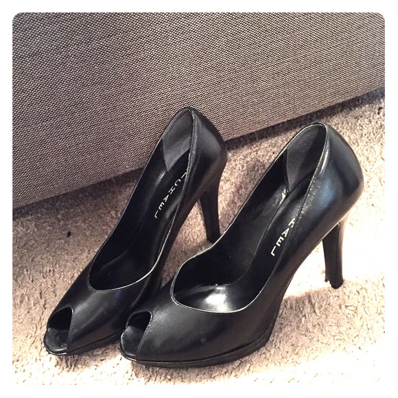 Michael Shoes - ‼️SALE ‼️Black Peep Toe Heels