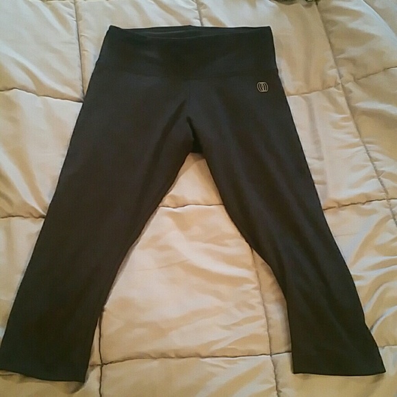 Black capri work out pants