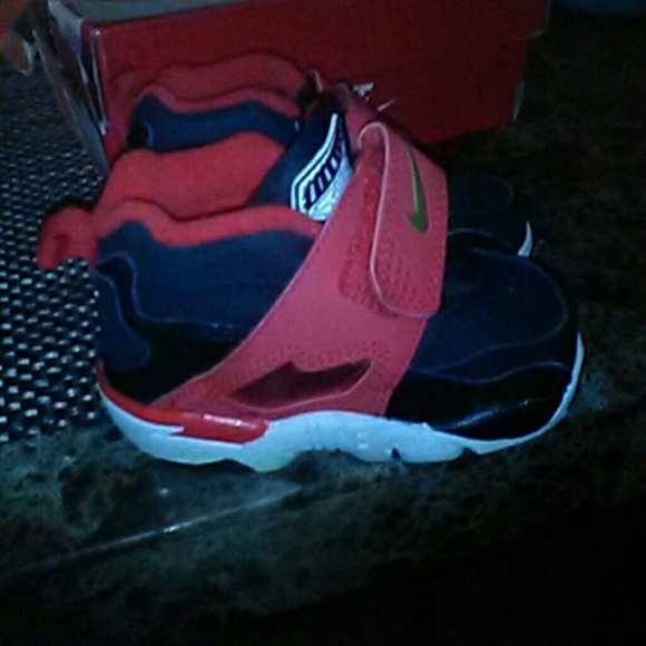 Toddler Nike Sneakers 5c