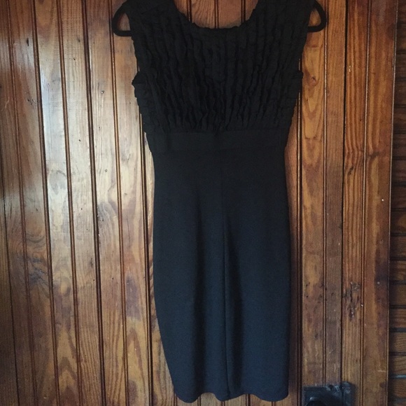 Gorgeous Max Studio LBD - Picture 2 of 3