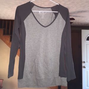 Long sleeve gray top