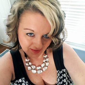 Meet your Posher, Marlenia