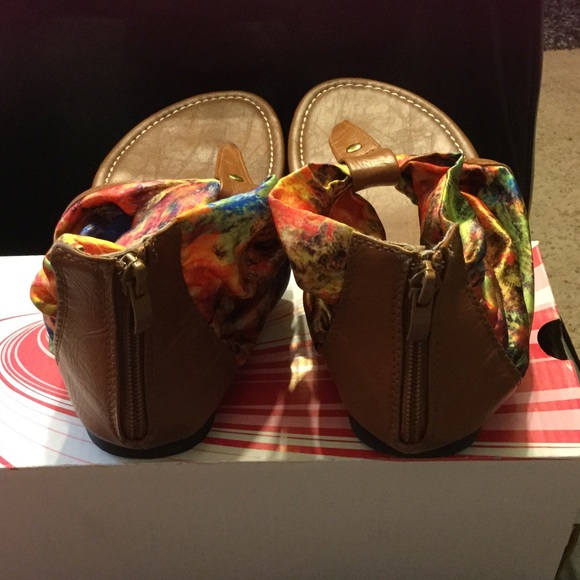 Sandals - Picture 2 of 3