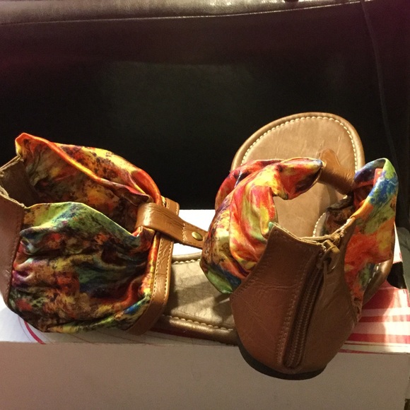 Sandals - Picture 3 of 3