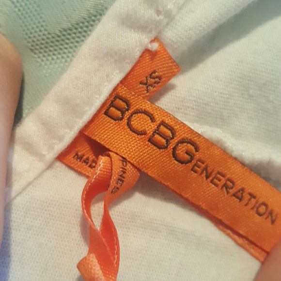 Simple white tank - Picture 3 of 3