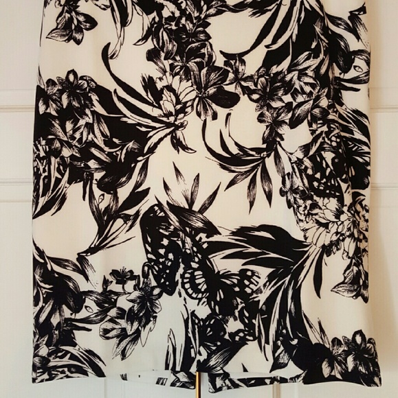 Beautiful WHBM butterfly print skirt