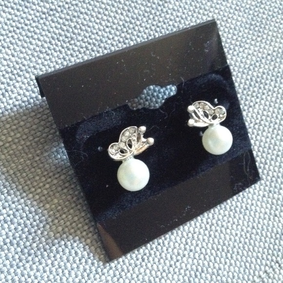 Classic Silver Butterfly Pearl Studs - Picture 3 of 4