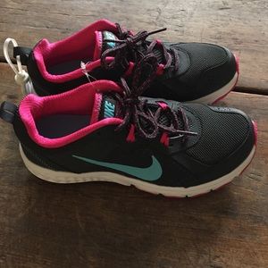 NEW NIKE wild trail shoes
