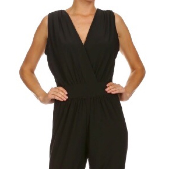 🇺🇸🖤💙Sexy Plunge Back Jumpsuit - Picture 2 of 4