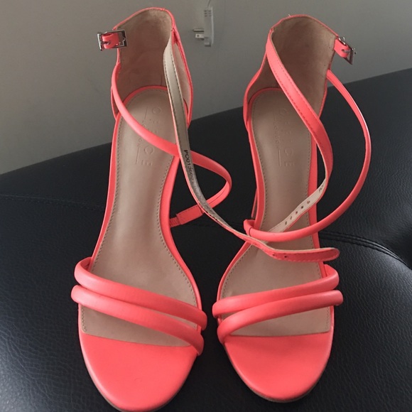 Strappy heels - Picture 3 of 4