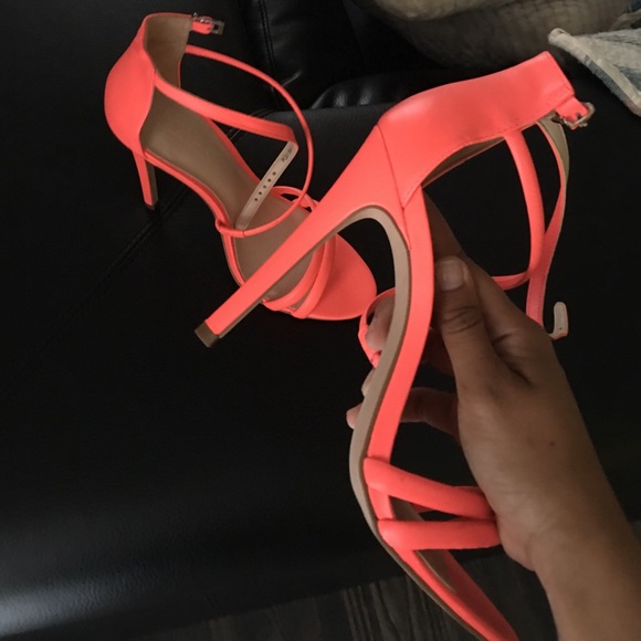 Strappy heels - Picture 4 of 4