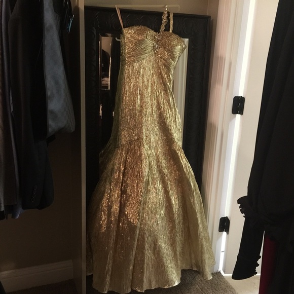 Mac duggal couture dress gold dress prom?!