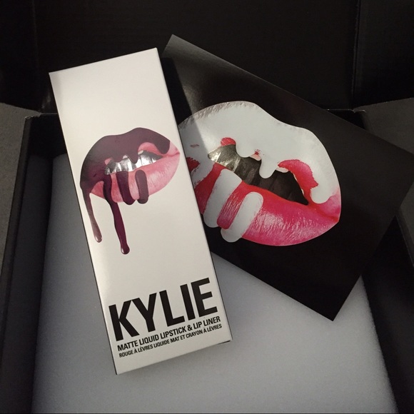 Kylie Jenner Lip Kit in Kourt K - Picture 1 of 3