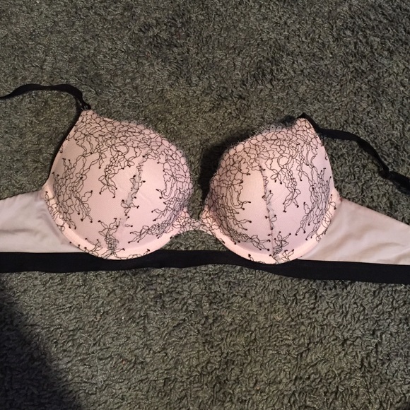 Beautiful VS push up bra 🌸24 HR SALE🌸