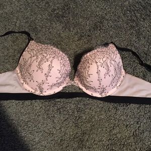 Beautiful VS push up bra 🌸24 HR SALE🌸