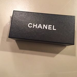 Dust bag and sun glasse CASE 110% authentic Chanel