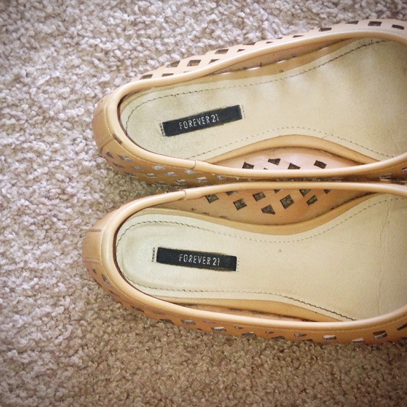 ✨Forever 21 Flats✨ - Picture 3 of 4