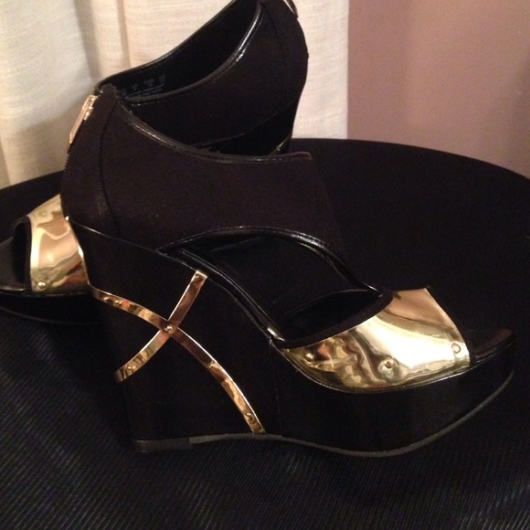 Designer Shoes - Picture 3 of 4