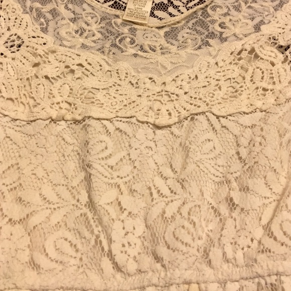 SOLD - Delicate laced sleeveless top - SOLD - Picture 3 of 4