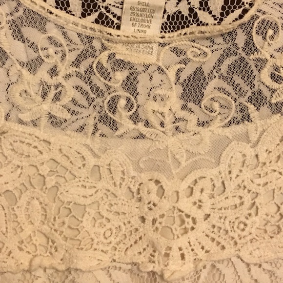 SOLD - Delicate laced sleeveless top - SOLD - Picture 4 of 4