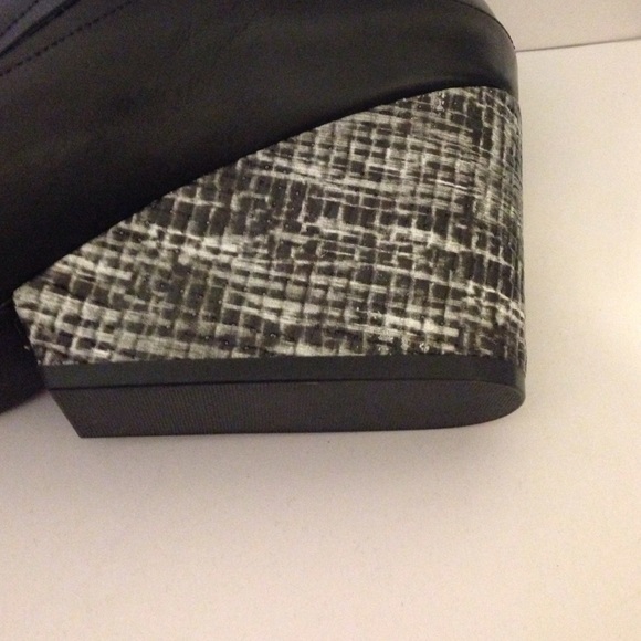 New Calvin Klein modern black and white wedge 8.5 - Picture 3 of 4