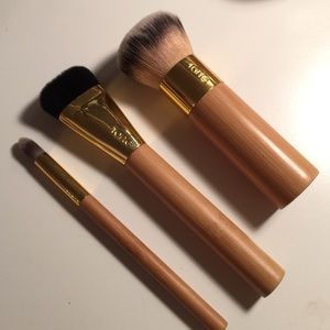 Tarte kabuki brush. contour brush.concealer brush