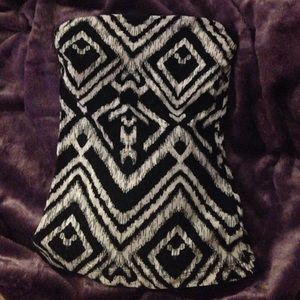 Black and white patterned strapless top