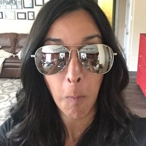 Meet your Posher, Alicia