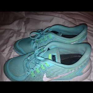 A pair of Nike shoes 💙